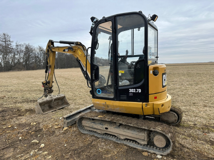 Pásové rypadlo CAT 302.7